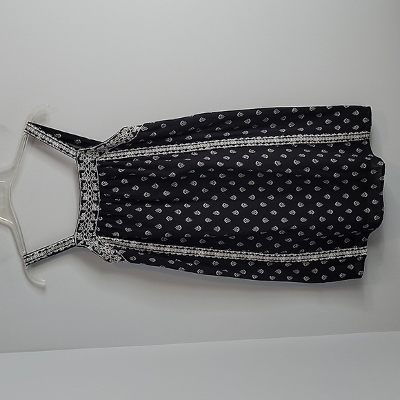Old Navy Dresses & Skirts - Old Navy Black & White embroidered Boho Shift Mini Sleeveless Dress XS